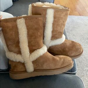 Ugg boots short tan fur